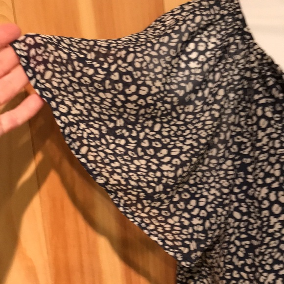 New, Pretty, flowy blue summer flower top. - Picture 3 of 9